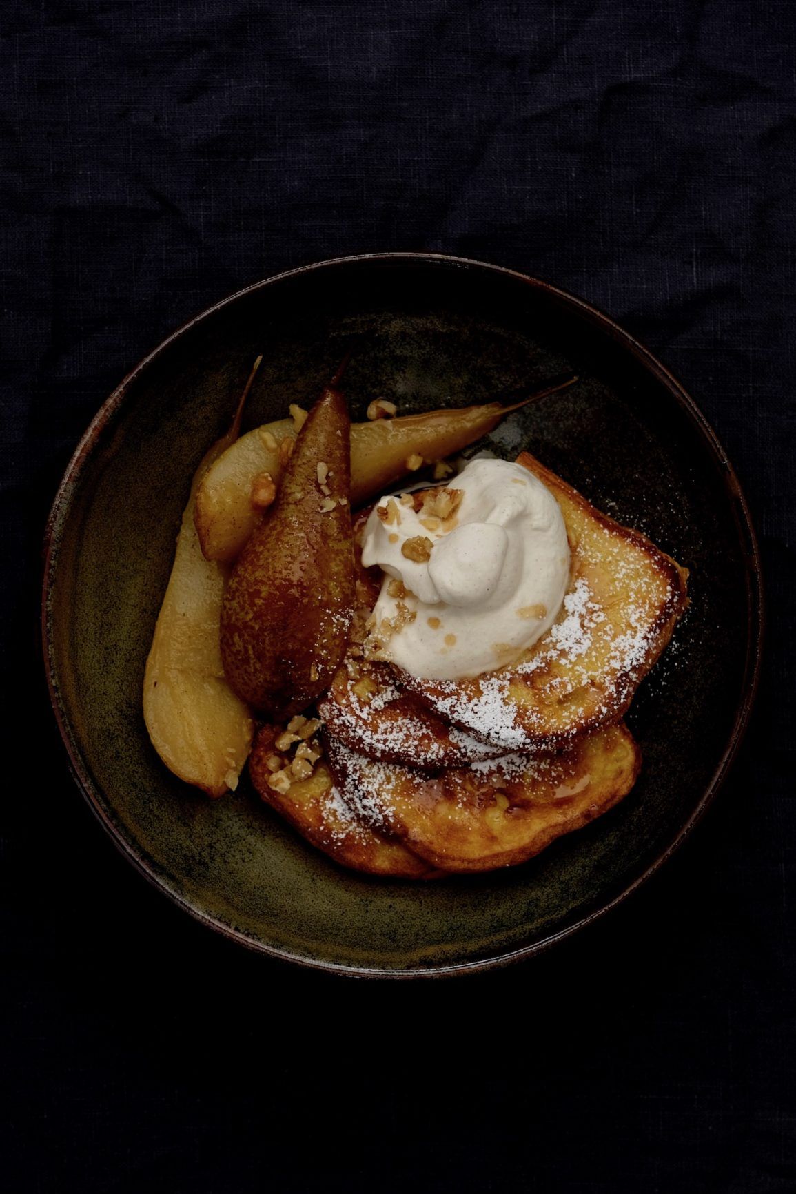 Rezept: French Toast mit Birnen und Riesling-Karamellsoße - ABOUT FUEL