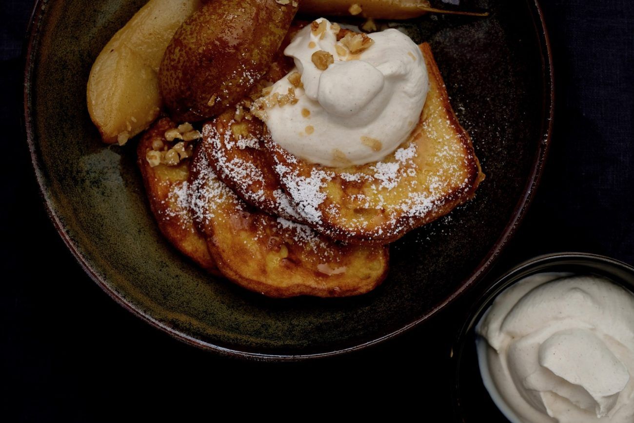 Rezept: French Toast mit Birnen und Riesling-Karamellsoße - ABOUT FUEL