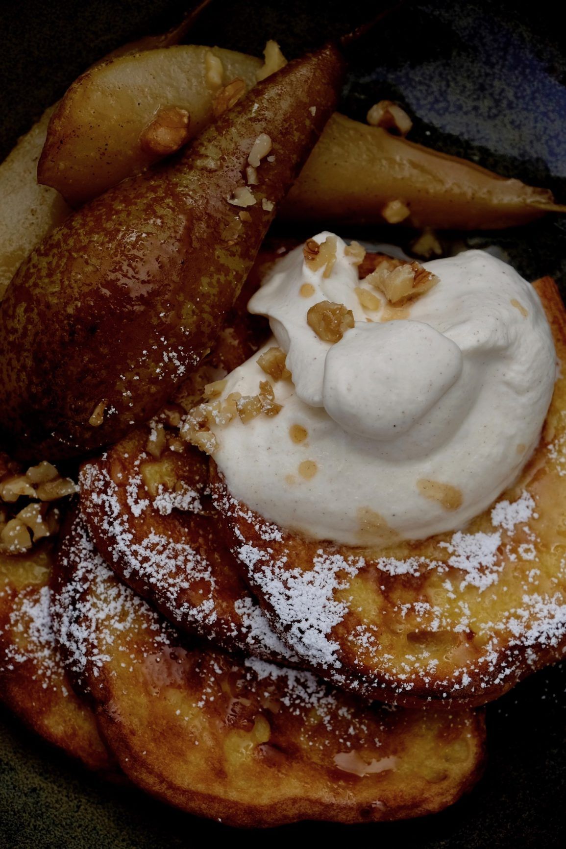 Rezept: French Toast mit Birnen und Riesling-Karamellsoße - ABOUT FUEL