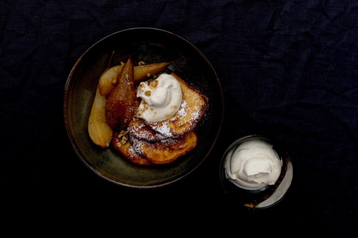 Rezept: French Toast mit Birnen und Riesling-Karamellsoße - ABOUT FUEL