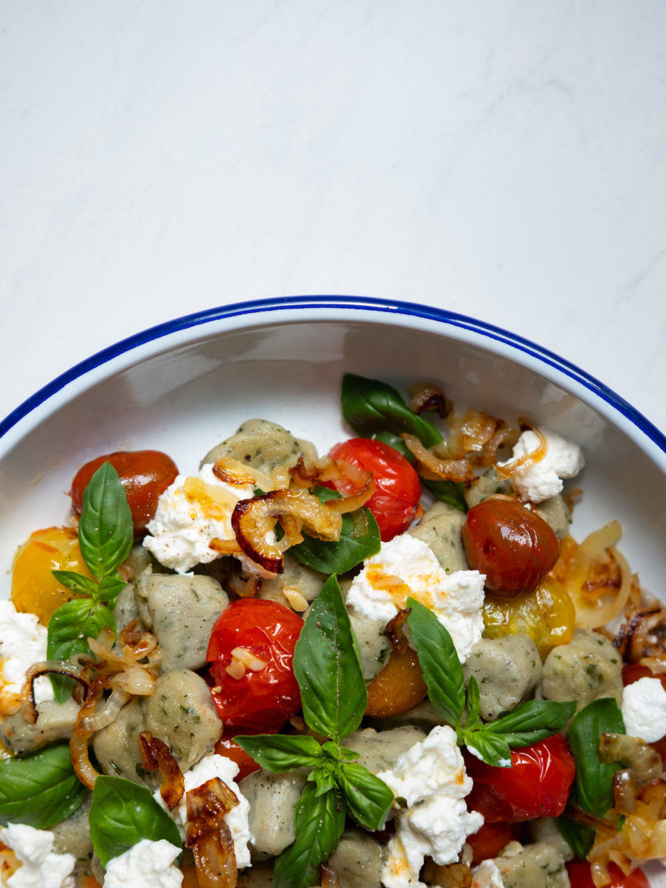 Rezept: Basilikum Gnocchi mit Tomaten und Ricotta - ABOUT FUEL