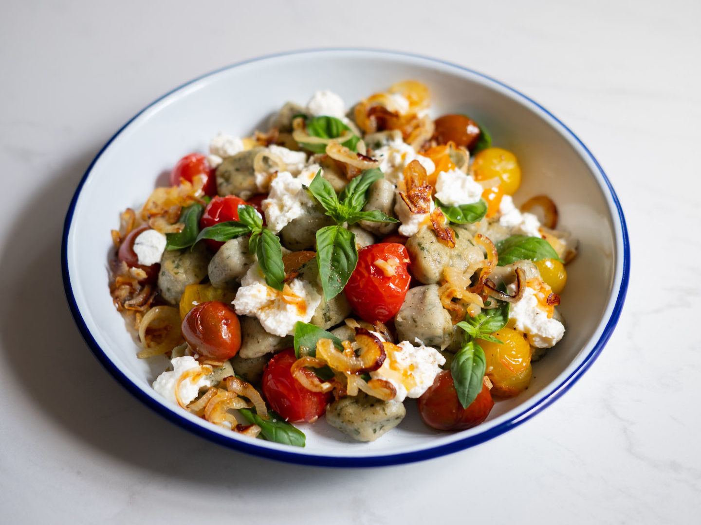 Rezept: Basilikum Gnocchi mit Tomaten und Ricotta | ABOUT FUEL