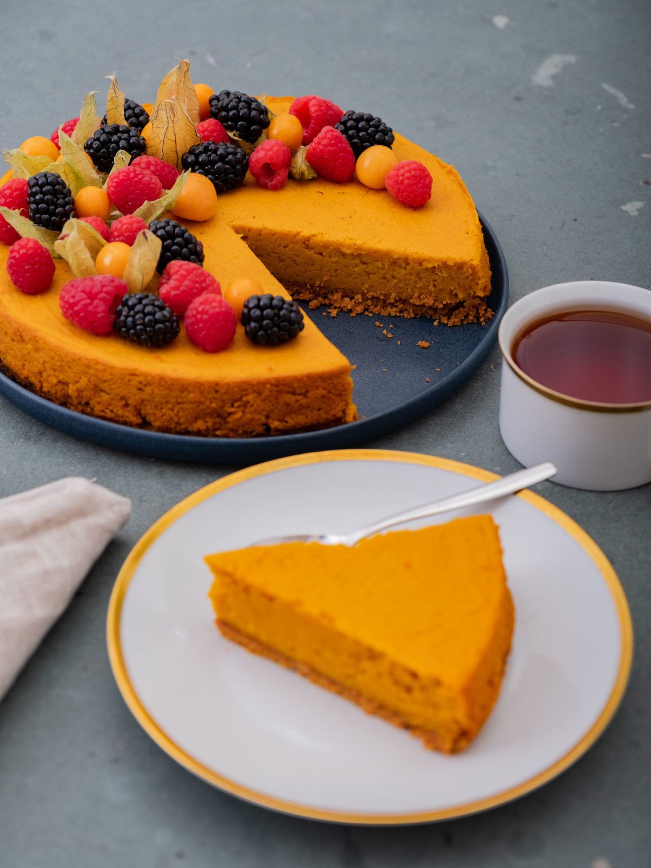 Rezept Kurbiskuchen Mit Keks Amarettini Boden Und Beerentopping About Fuel