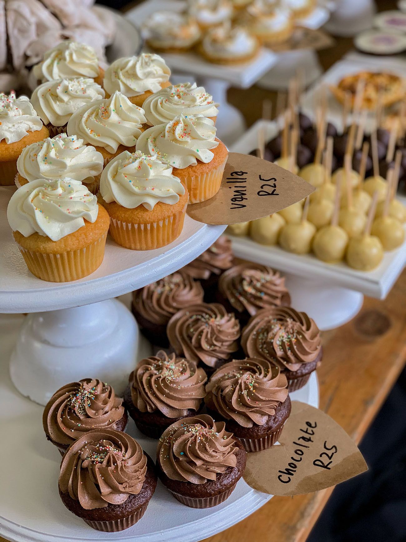 Frühstücks - und Brunch Guide für Kapstadt, Oranjezicht City Farm Market, Cup Cakes, Cake Pops, Süßes