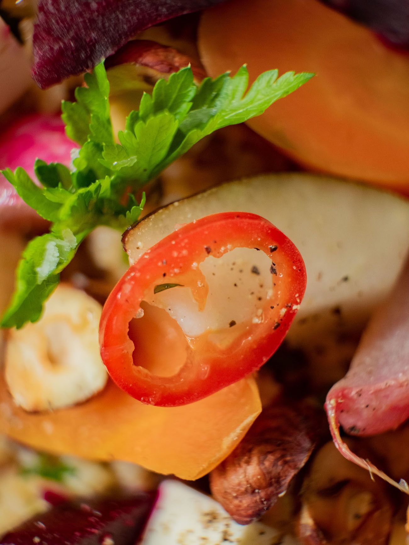 Foodblog, About Fuel, Gebackene Rote Bete und Karotten auf Bulgursalat mit Birne, Haselnüsse, Chili