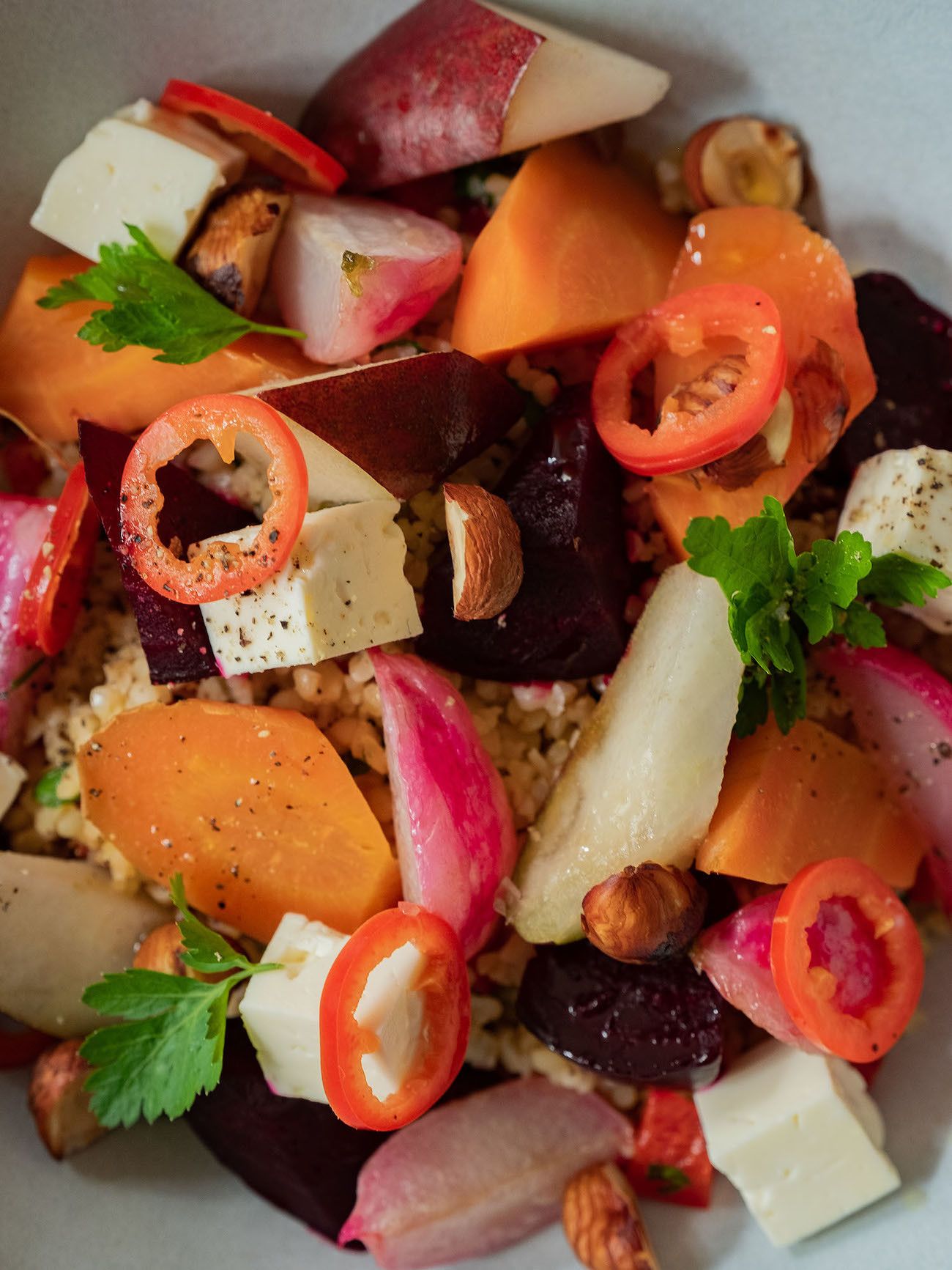 Foodblog, About Fuel, Gebackene Rote Bete und Karotten auf Bulgursalat mit Birne, Haselnüsse, Petersilie