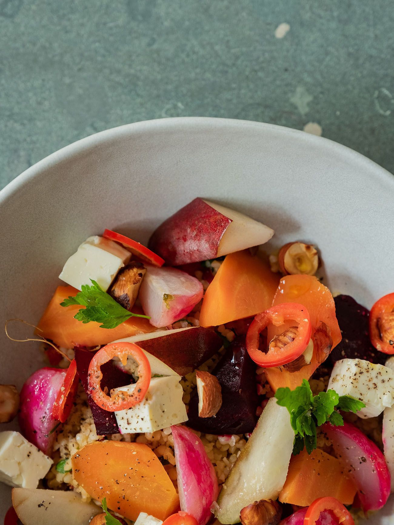 Foodblog, About Fuel, Gebackene Rote Bete und Karotten auf Bulgursalat mit Birne, Haselnüsse, Radieschen