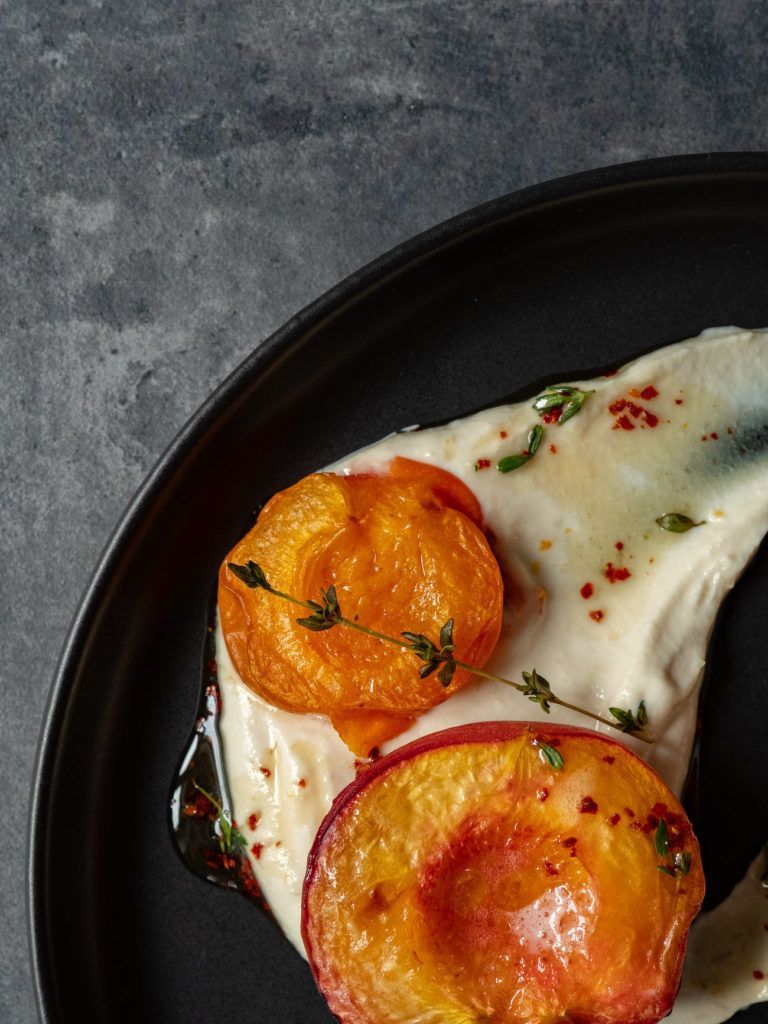 Rezept: Gebackene Pfirsiche und Aprikosen mit Thymian und Chili ...