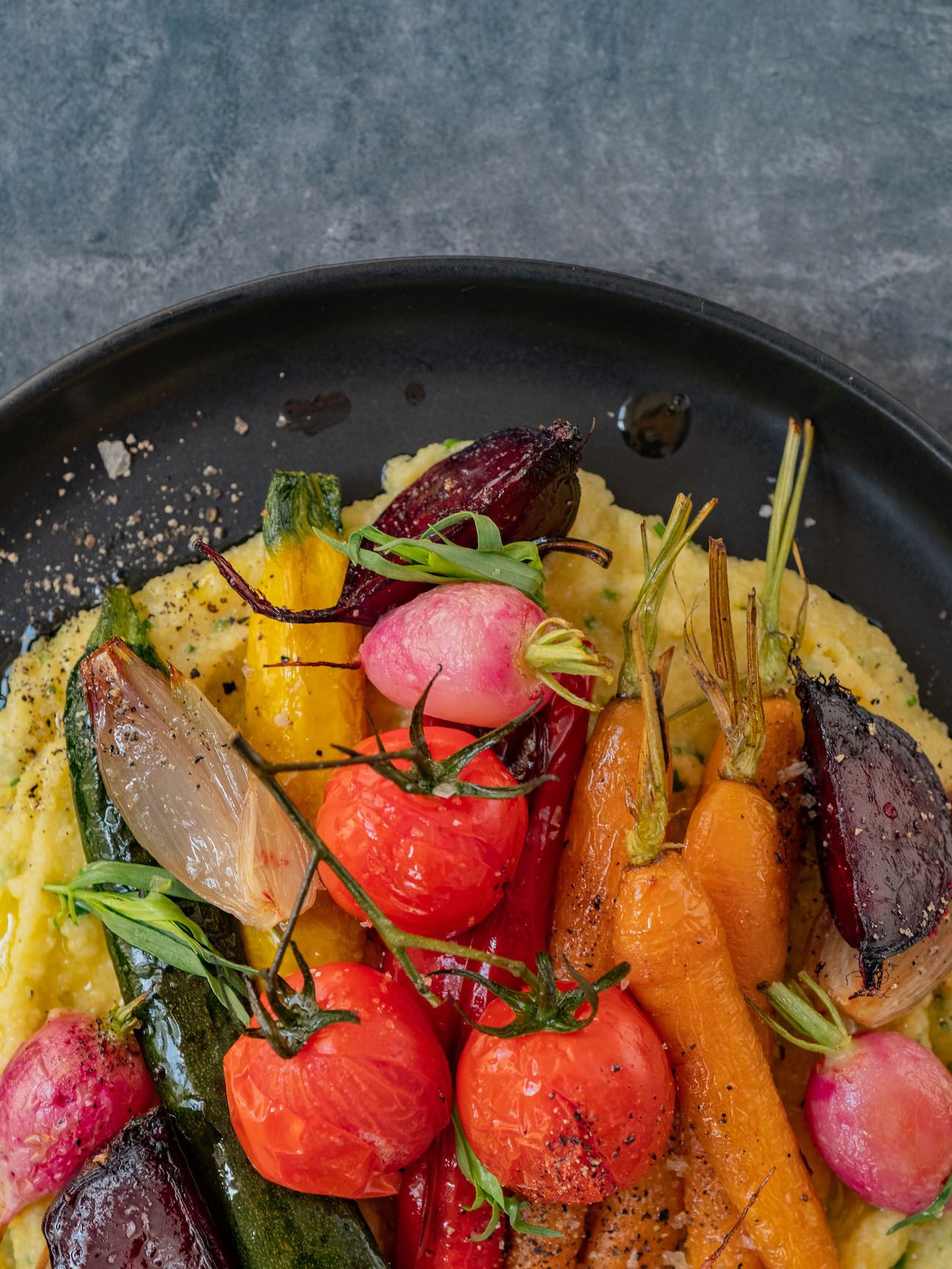 Rezept, Foodblo, About Fuel, Cremige Polenta mit Sommergemüse, Zucchini, Tomaten, Rote Bete