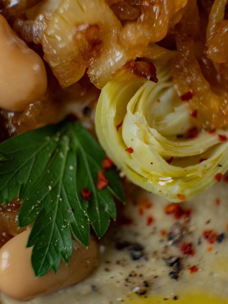 Rezept: Weiße Bohnen-Artischocken-Dip mit karamellisierten Zwiebeln ...