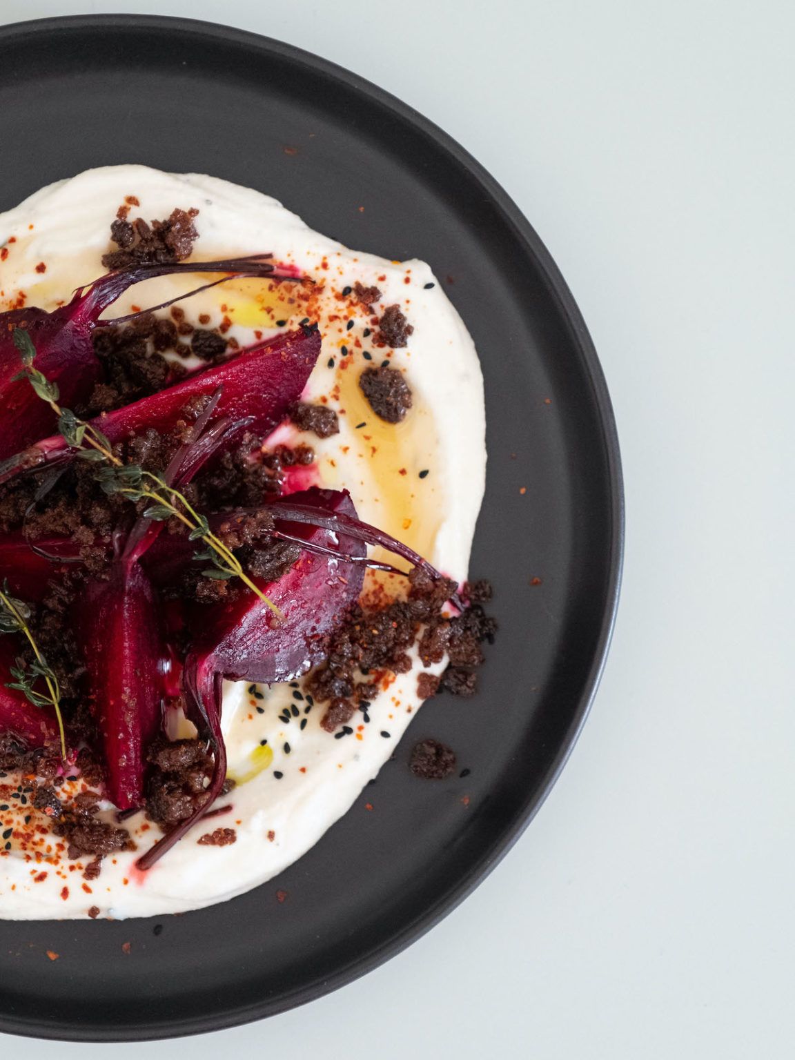 Rezept: Gebackene Rote Bete auf aufgeschlagenem Honig-Thymian-Ricotta ...