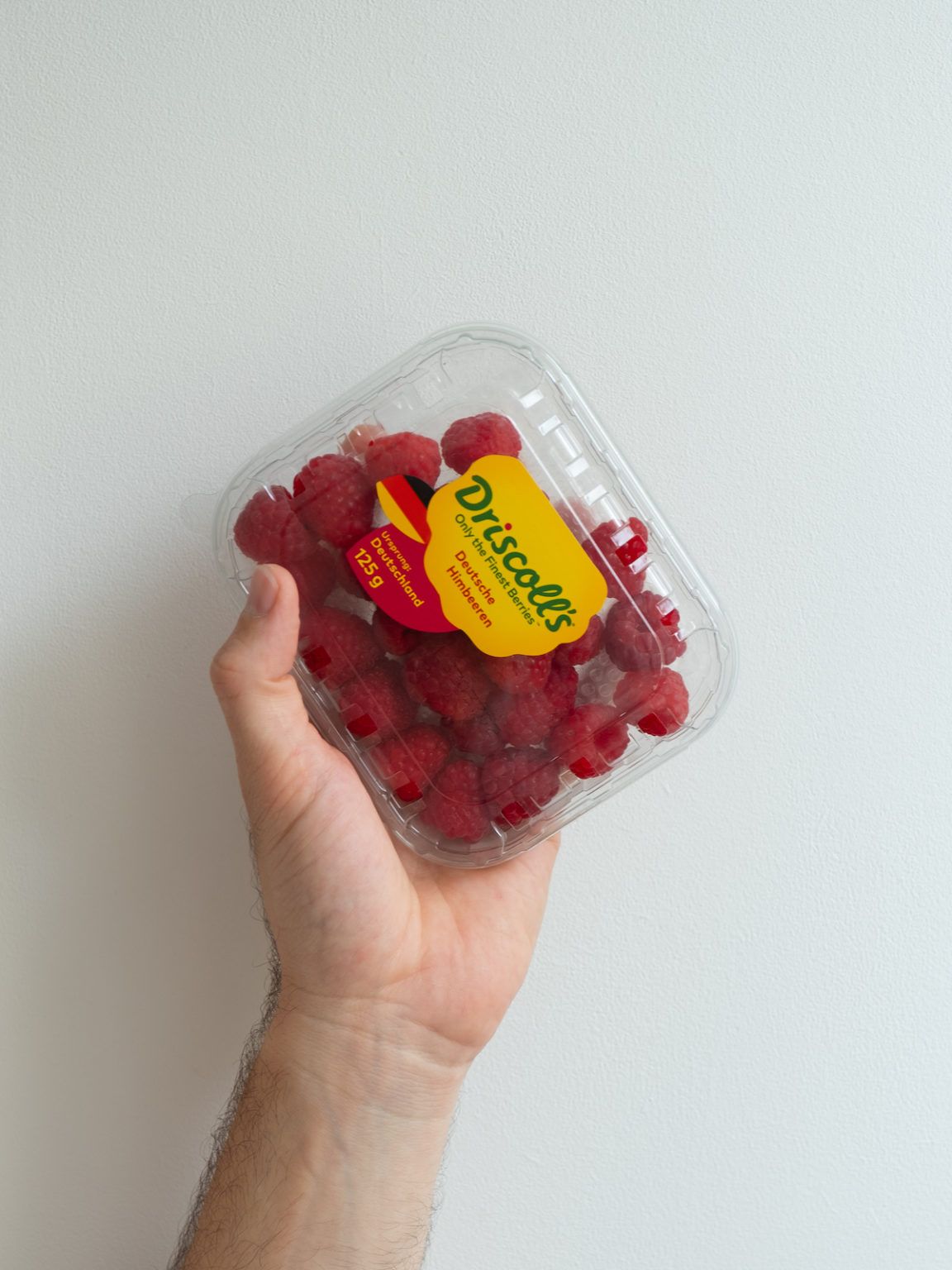 Boozy Friday Rezept: Frozen-Himbeer-Limetten-Margarita - ABOUT FUEL