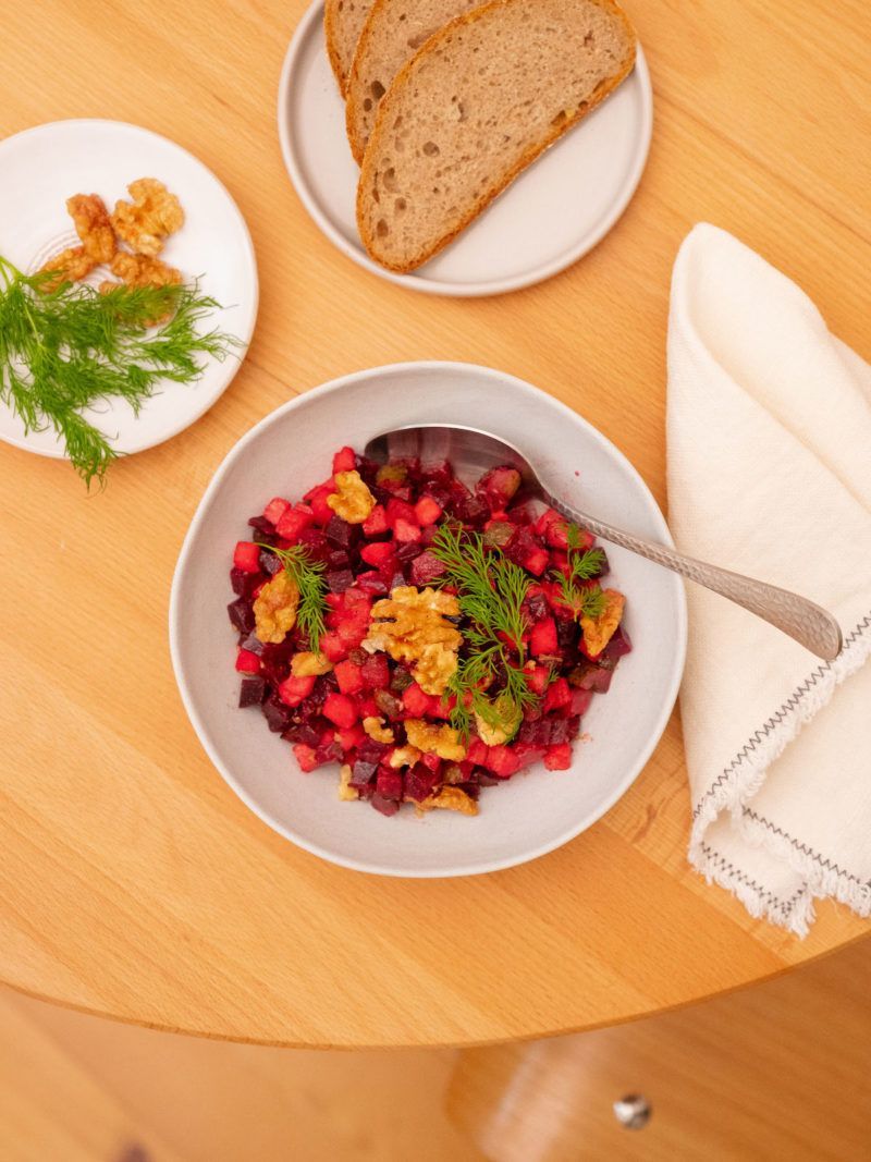 Rezept: Rote Bete-Apfelsalat mit Meerettich-Vinaigrette und ...